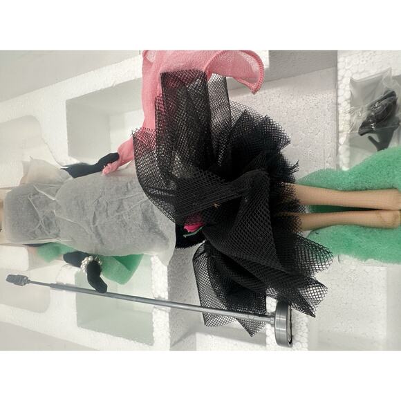 Solo in the Spotlight 1961 Barbie Doll Porcelain Limited Edition 1989 Mattel NEW - Picture 8 of 11